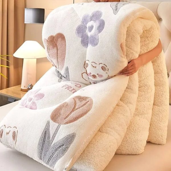 Luxurious Lamb Wool Duvet - Warm & Soft Quilt for All Seasons Supply