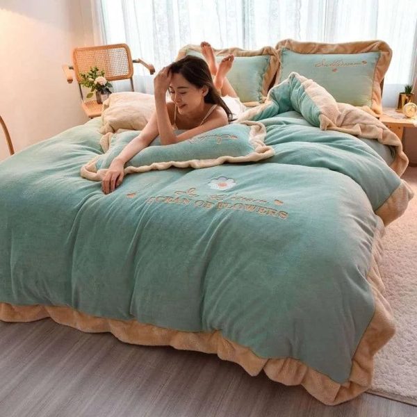 Luxurious Winter Bliss Velvet Duvet Cover Set Online now