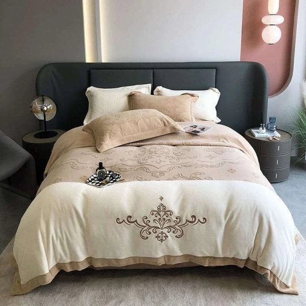 Super Soft Velvet Fleece Carved Winter Bedding Set Sale